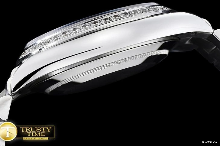 0213 RDD0207F – DayDate Compact 677